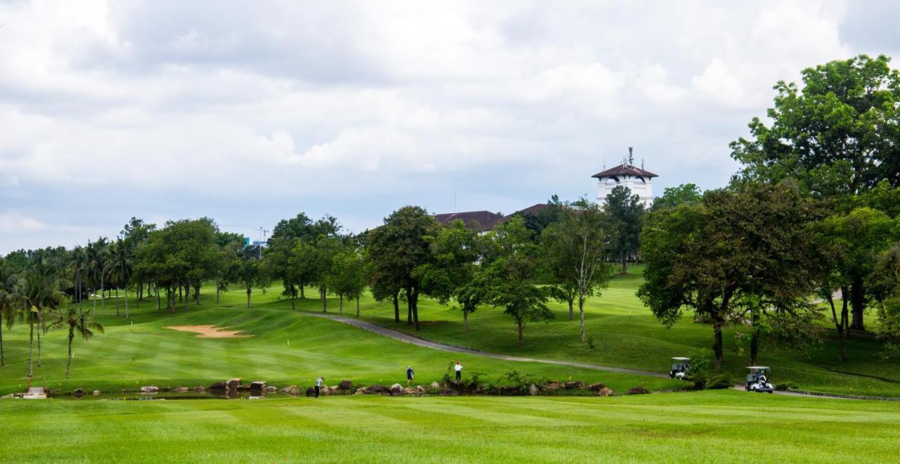 Ponderosa Golf & Country Resort Johor Bahru Exterior photo