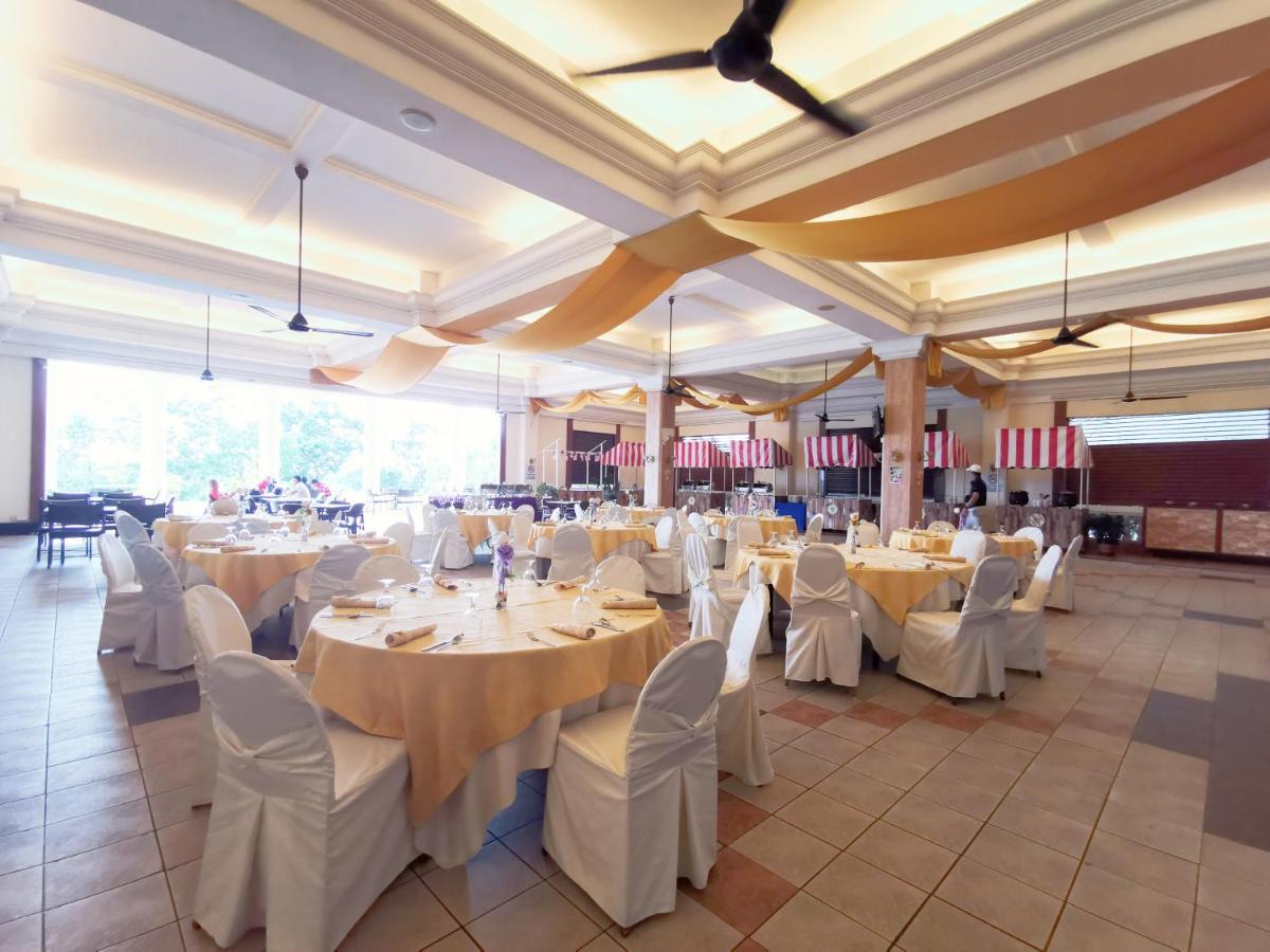 Ponderosa Golf & Country Resort Johor Bahru Exterior photo